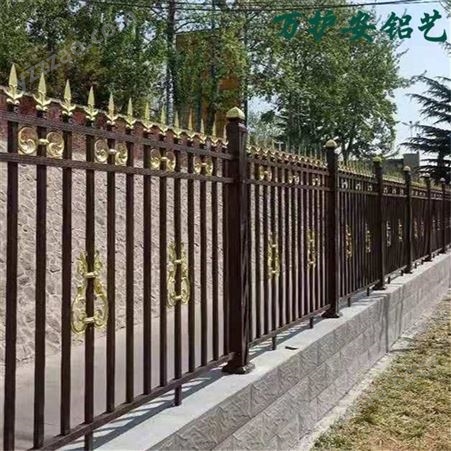 按需定制 蓝白草坪护栏 厂家供应 组装围墙锌钢护栏