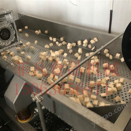 菲凡生产制作鱼豆腐机    鱼豆腐自动抹盘线+供料机